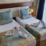 Maya World Park 4*