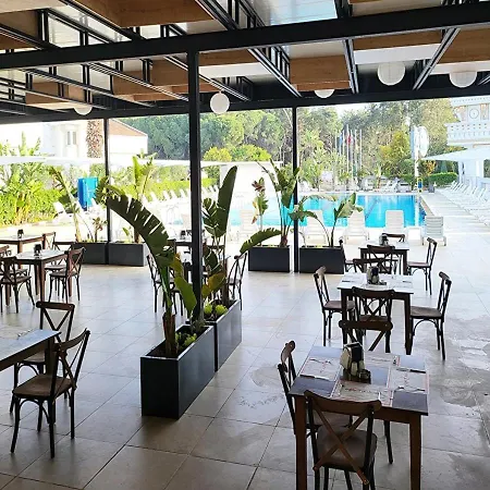 Maya World Park מלון