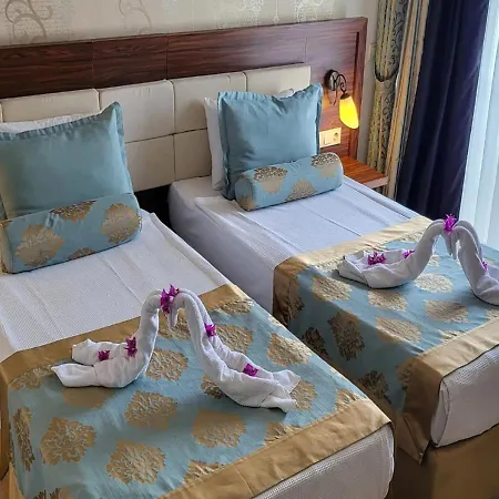 Maya World Park 4*