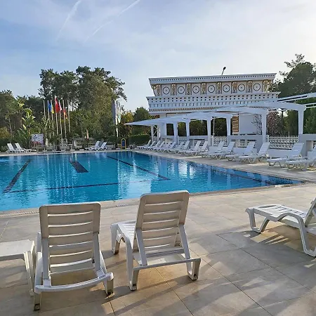 Maya World Park 4*